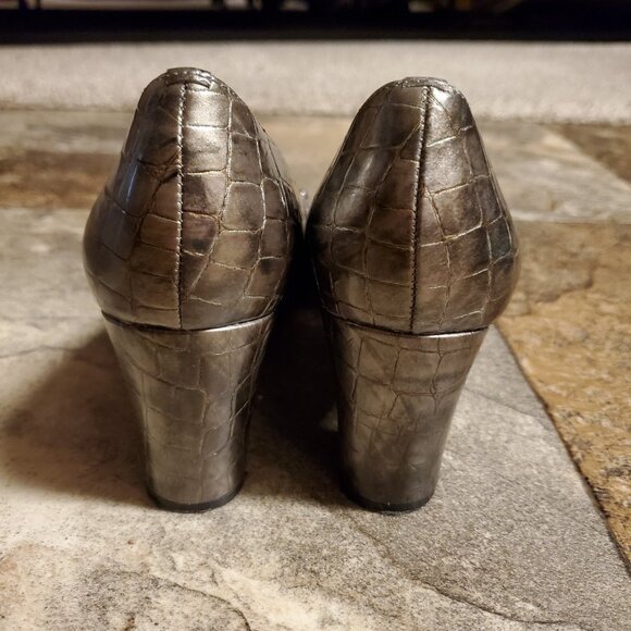 Anne Klein Fielding Embossed Pumps  Womens 8.5 Slip-On Retro Heel Gold - Picture 3 of 5